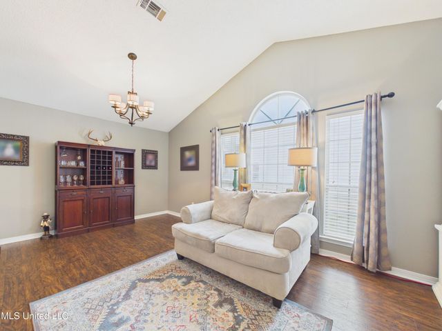 5801 Julie Lane, Ocean Springs, MS 39564