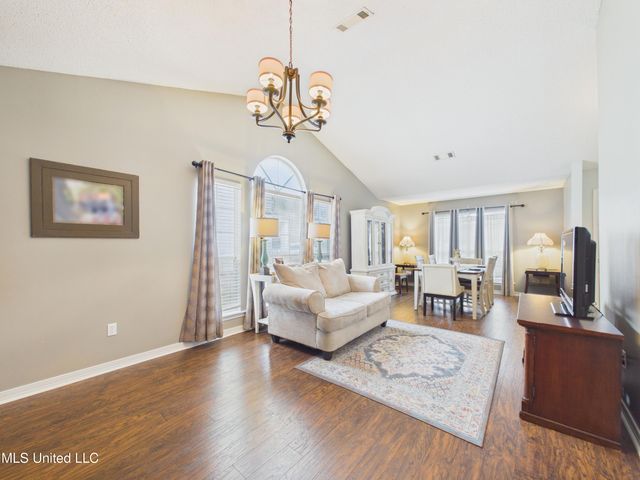 5801 Julie Lane, Ocean Springs, MS 39564