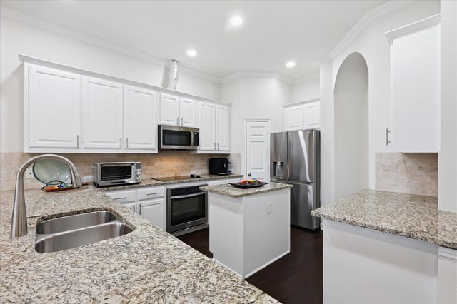6811 Fairfield Way, Sachse, TX 75048