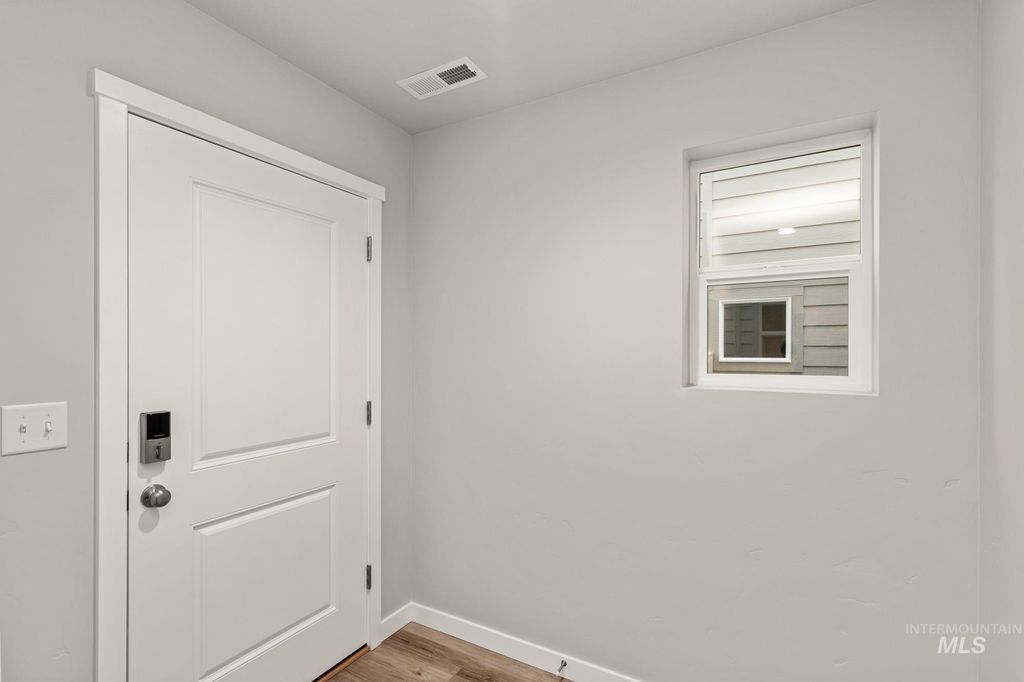 1401 W Braden Dr, Meridian, ID 83642 photo 2
