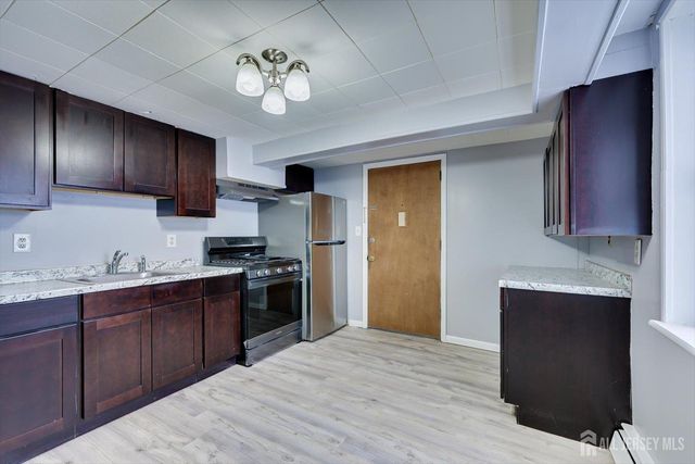 2 Garfield Park, Edison, NJ 08837