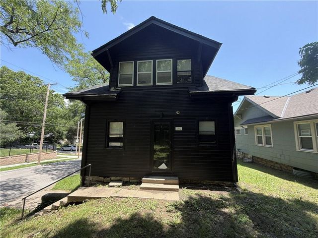 5700 Euclid Avenue, Kansas City, MO 64130