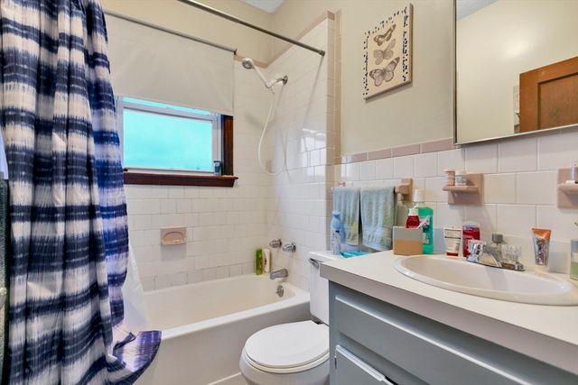 37 Eaton St, Fall River, MA 02723