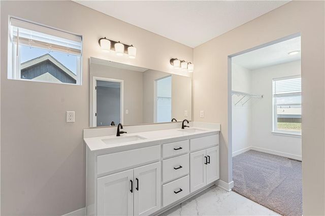 8704 SW Edgewater Drive, Blue Springs, MO 64064