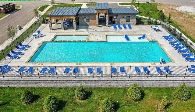 8704 SW Edgewater Drive, Blue Springs, MO 64064