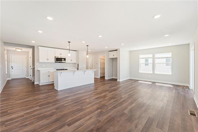 8704 SW Edgewater Drive, Blue Springs, MO 64064