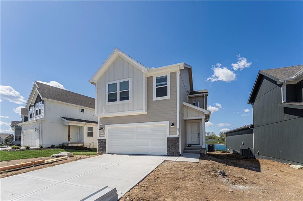8704 SW Edgewater Drive, Blue Springs, MO 64064