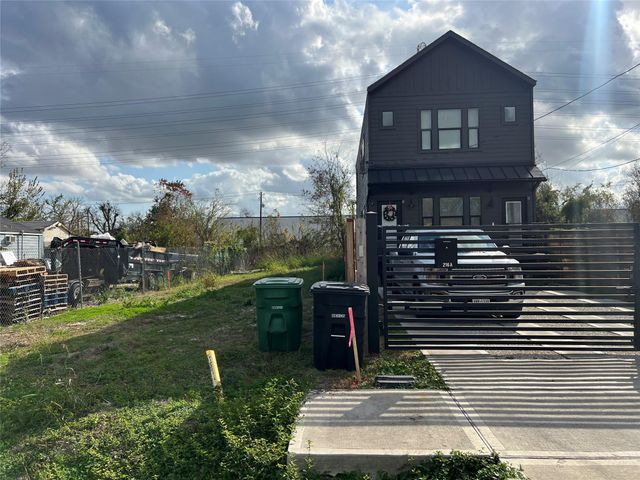 220 E 37th Street, Houston, TX 77018