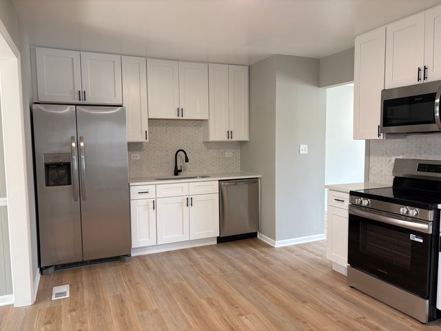 8124 Kensington Lane, Hanover Park, IL 60133