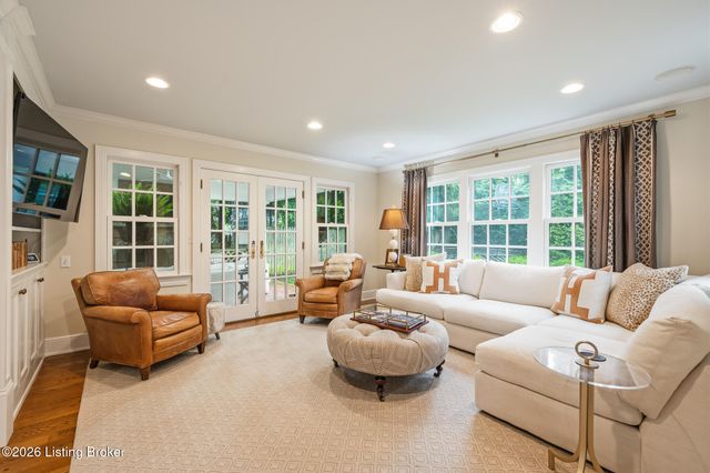 410 Mayfair Ln, Louisville, KY 40207
