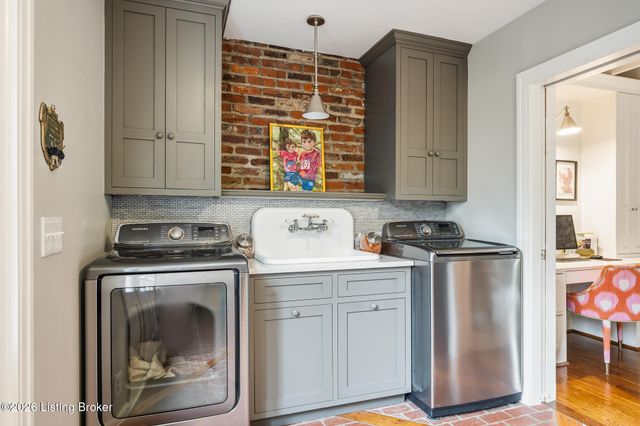 410 Mayfair Ln, Louisville, KY 40207