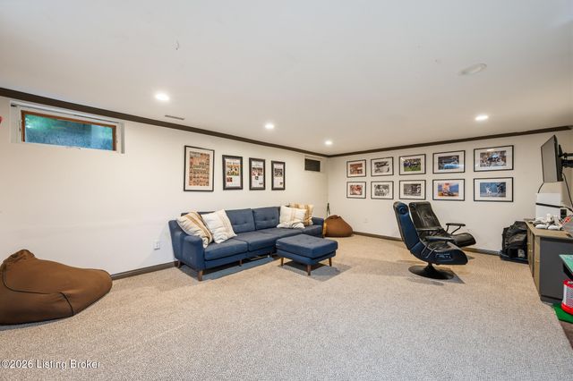 410 Mayfair Ln, Louisville, KY 40207