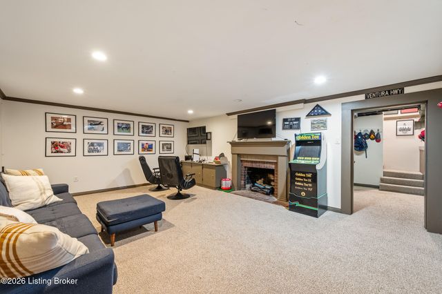 410 Mayfair Ln, Louisville, KY 40207