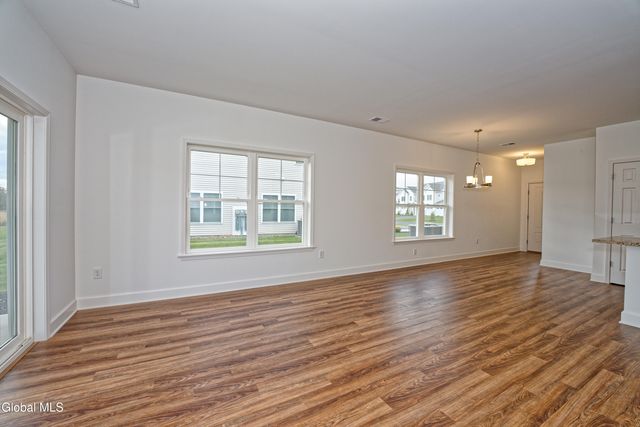 8 Kendra Court, Colonie, NY 12047