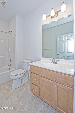 8 Kendra Court, Colonie, NY 12047