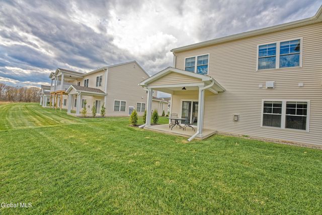 8 Kendra Court, Colonie, NY 12047