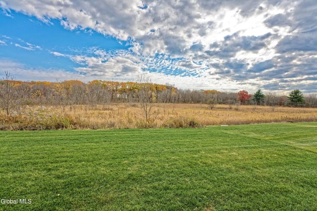 8 Kendra Court, Colonie, NY 12047