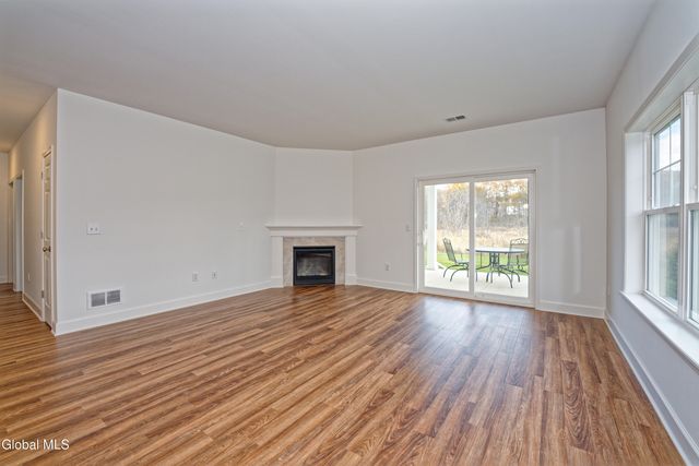 8 Kendra Court, Colonie, NY 12047