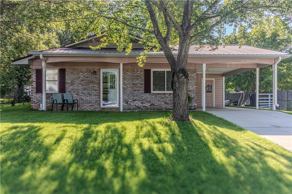 309 N Neal Street, Prairie Grove, AR 72753