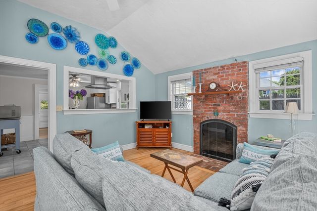 181 School St, Barnstable, MA 02635