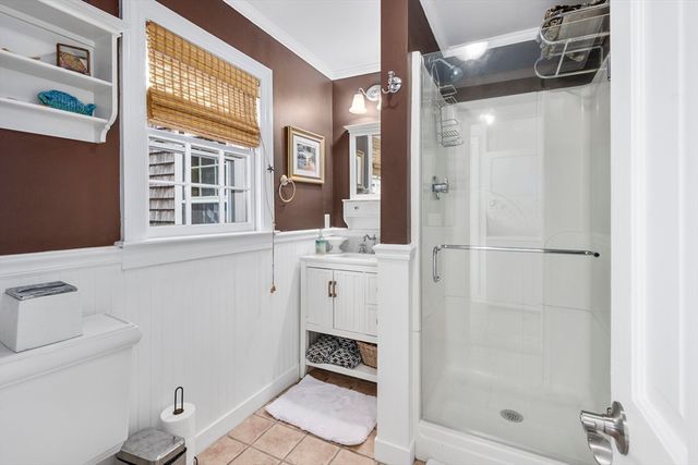 181 School St, Barnstable, MA 02635