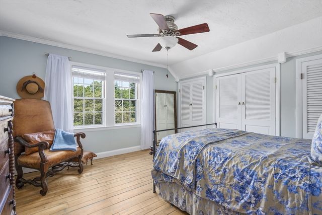 181 School St, Barnstable, MA 02635