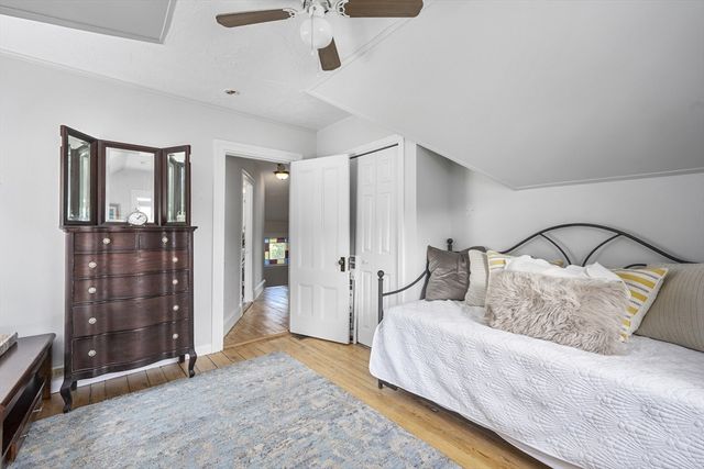 181 School St, Barnstable, MA 02635