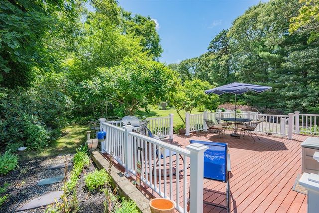 181 School St, Barnstable, MA 02635