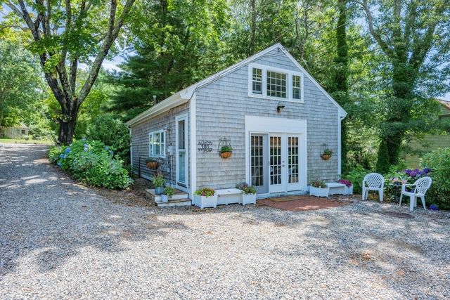 181 School St, Barnstable, MA 02635