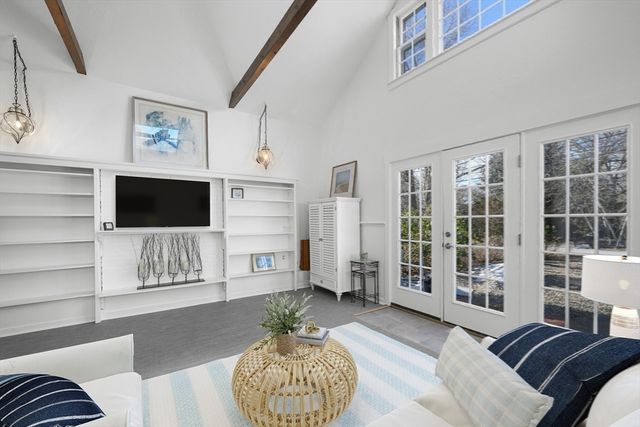 181 School St, Barnstable, MA 02635