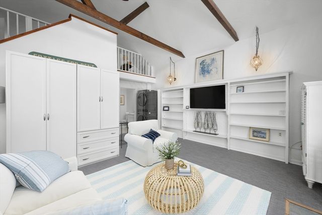 181 School St, Barnstable, MA 02635