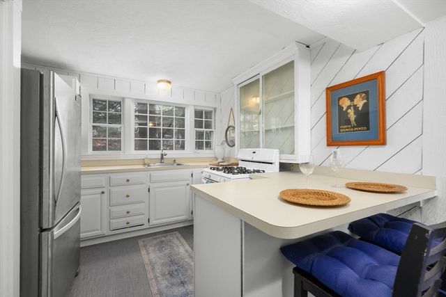 181 School St, Barnstable, MA 02635