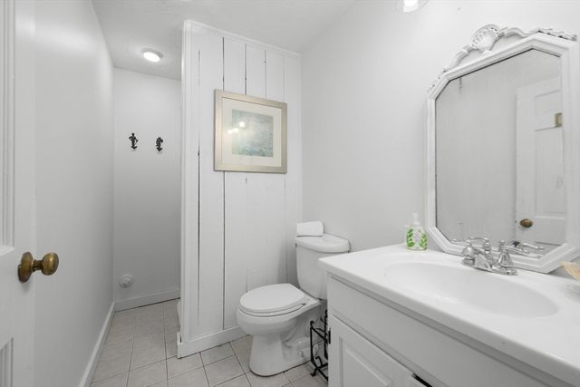 181 School St, Barnstable, MA 02635