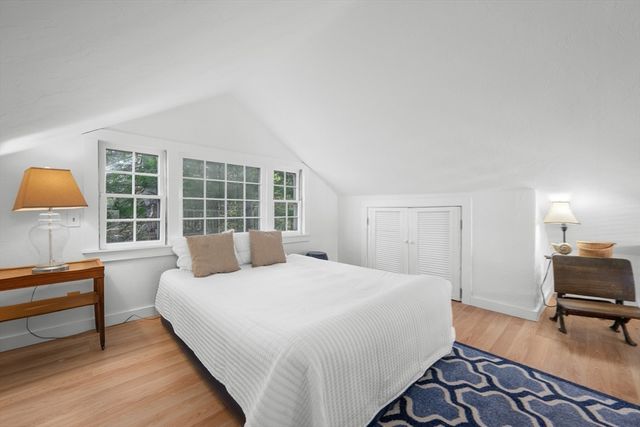 181 School St, Barnstable, MA 02635