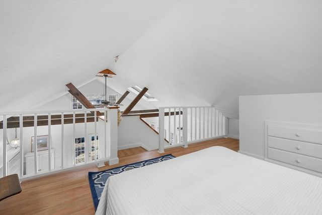 181 School St, Barnstable, MA 02635