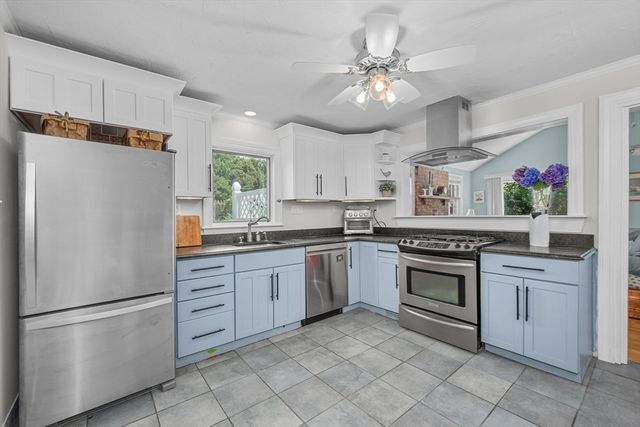 181 School St, Barnstable, MA 02635