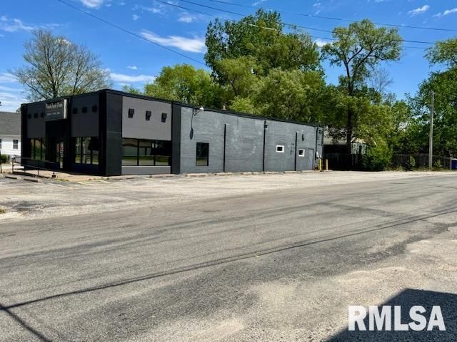 637 1ST Street, Silvis, IL 61282