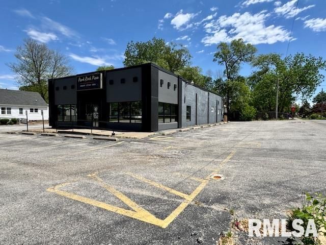 637 1ST Street, Silvis, IL 61282