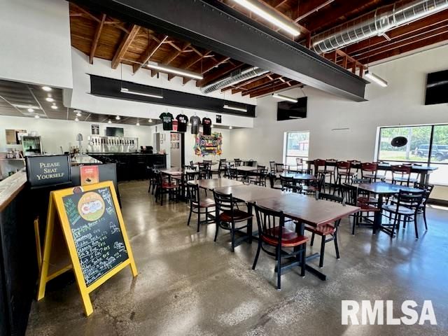 637 1ST Street, Silvis, IL 61282