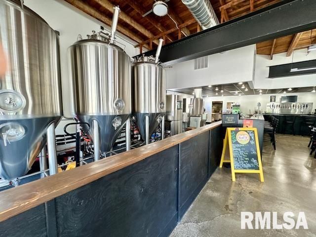 637 1ST Street, Silvis, IL 61282