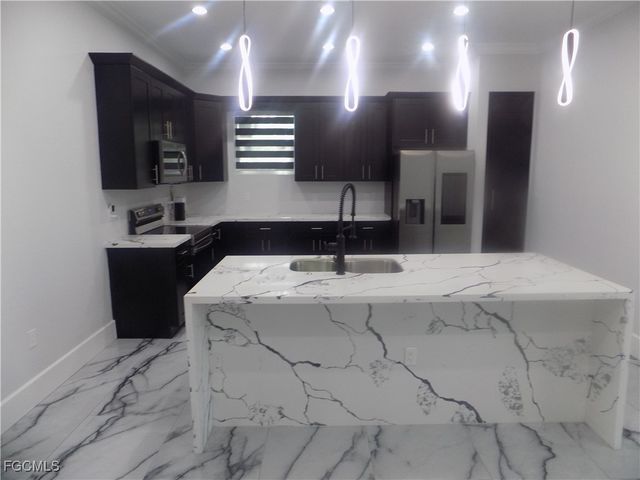 2992 Douglas AVE, Fort Myers, FL 33916