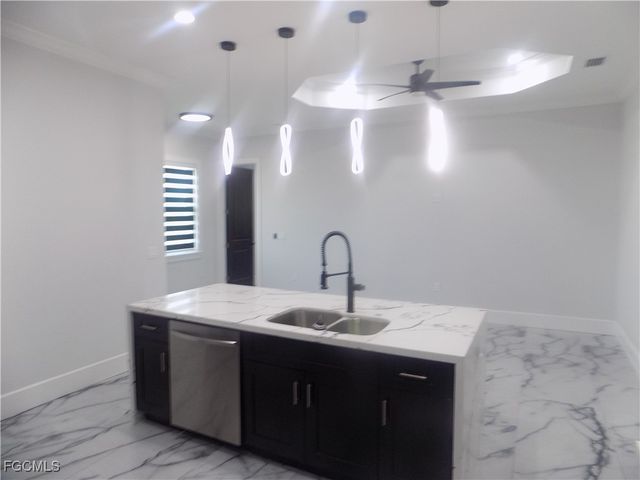 2992 Douglas AVE, Fort Myers, FL 33916