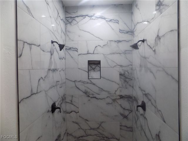 2992 Douglas AVE, Fort Myers, FL 33916