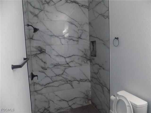 2992 Douglas AVE, Fort Myers, FL 33916