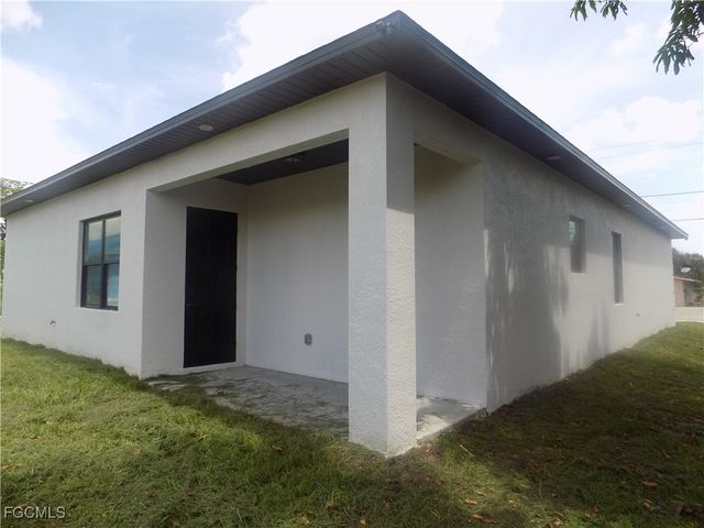 2992 Douglas AVE, Fort Myers, FL 33916