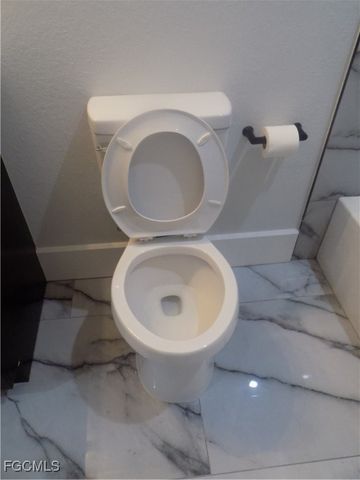 2992 Douglas AVE, Fort Myers, FL 33916