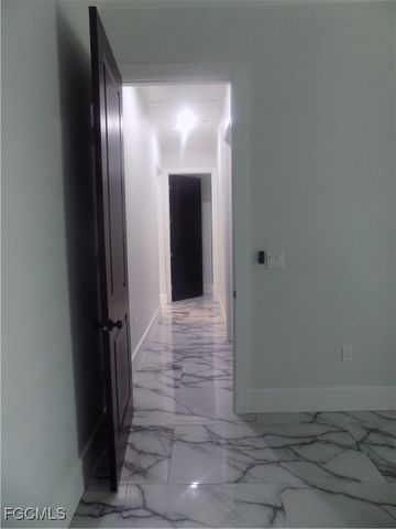 2992 Douglas AVE, Fort Myers, FL 33916