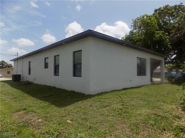 2992 Douglas AVE, Fort Myers, FL 33916
