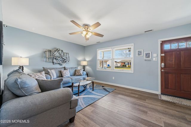 6 Hunterdon Avenue, Monroe, NJ 08831