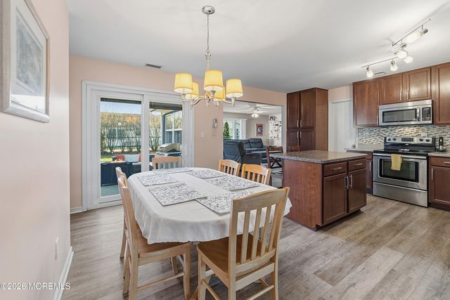 6 Hunterdon Avenue, Monroe, NJ 08831